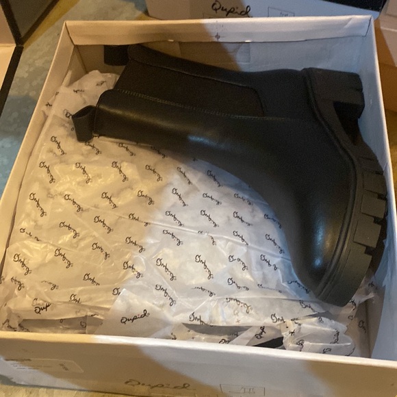 Qupid black boot with elastic and thick sole! - Picture 4 of 4